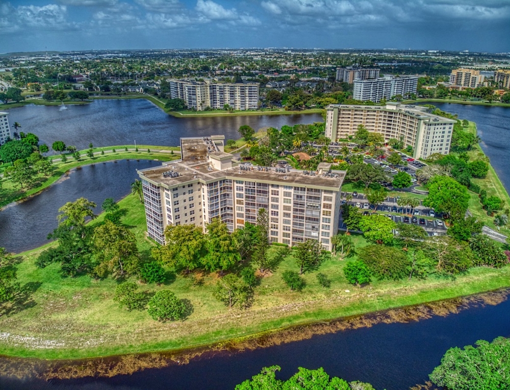 Bay Yacht Club Pompano Beach: Ocean Access No Fixed Bridges